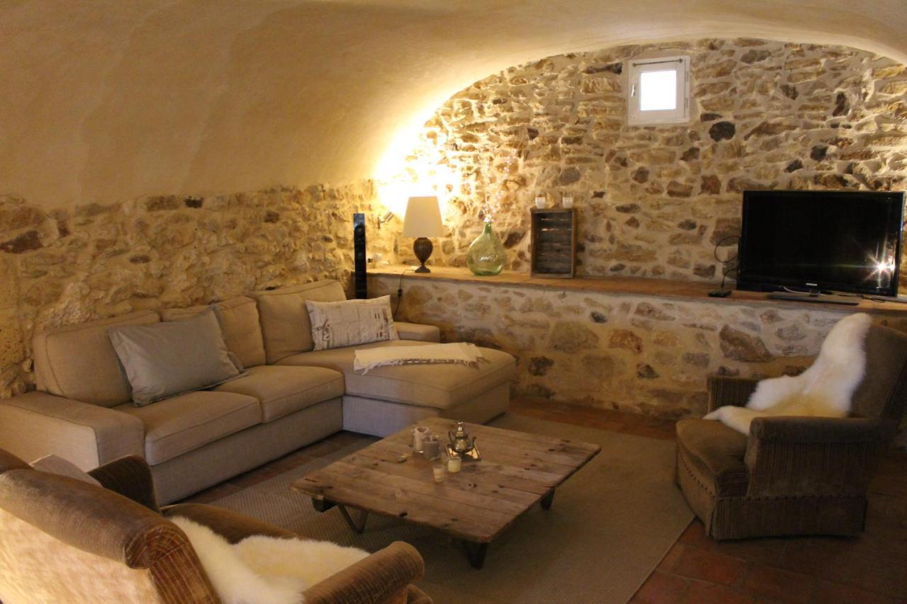 Mas Les Romarins, 10 Min D'Uzes, Piscine Et Grand Jardin Clos, Jeux, Nid De Repos Et Base Pour Activites Dans Le Gard (Adults Only) ภายนอก รูปภาพ